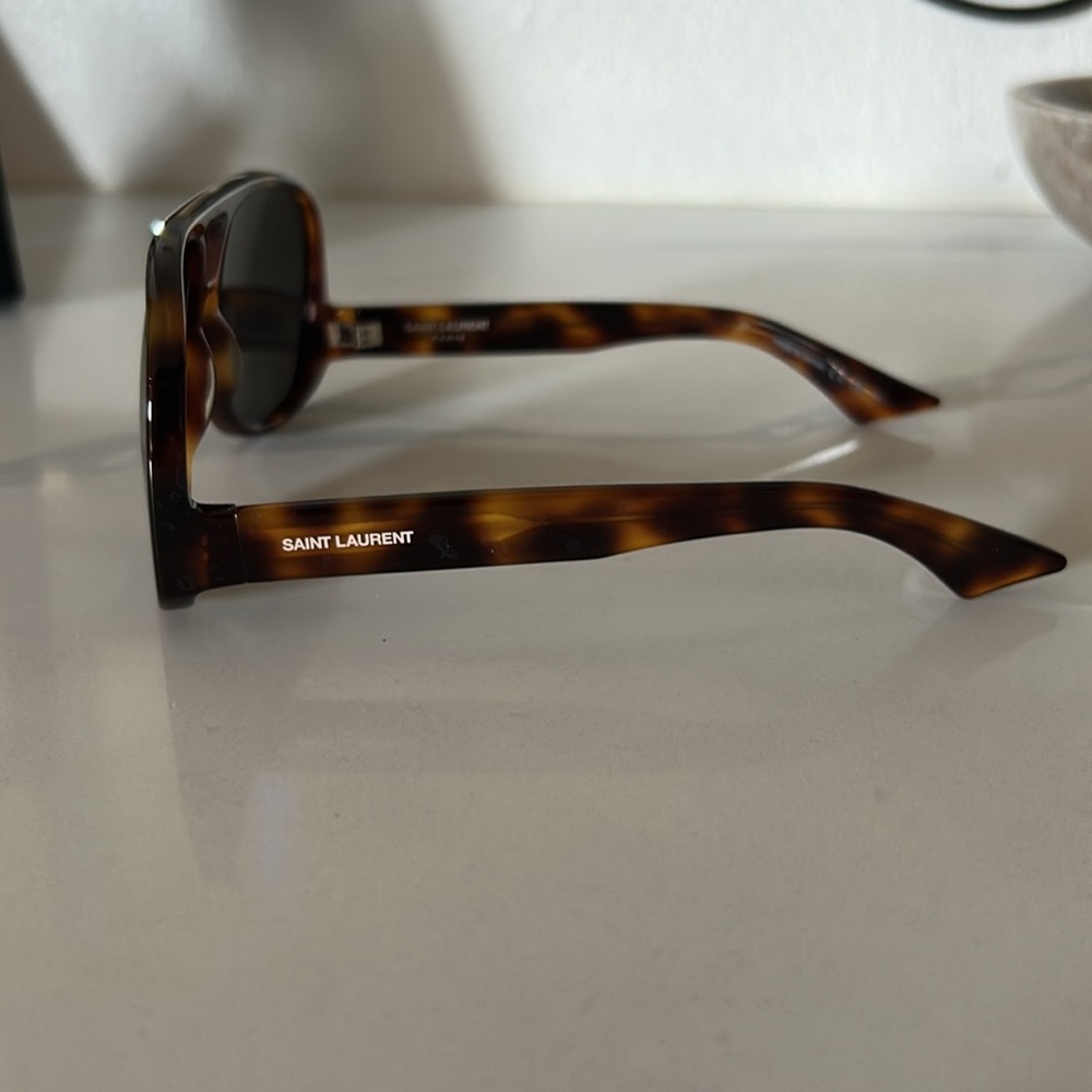 Saint Laurent glasses in tortoiseshell - Picture 4 of 5